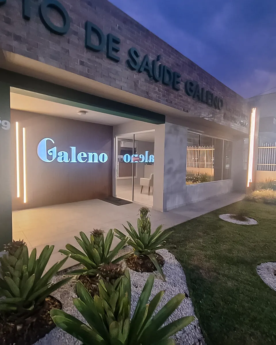 Fachada e ambiente do Instituto Galeno